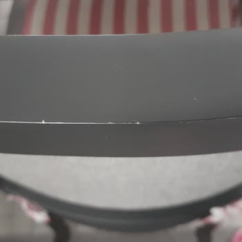 Kelebek Mobilya Boyası Dökülüyor Ve Hemen Çiziliyor