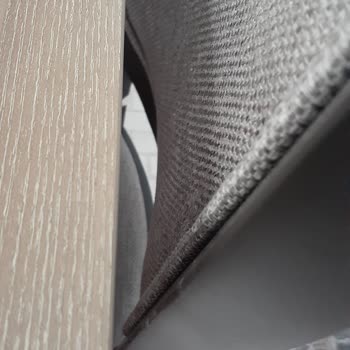 Kelebek Mobilya Boyası Dökülüyor Ve Hemen Çiziliyor