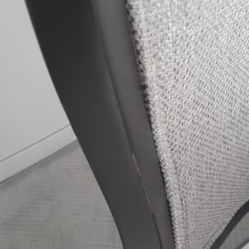 Kelebek Mobilya Boyası Dökülüyor Ve Hemen Çiziliyor