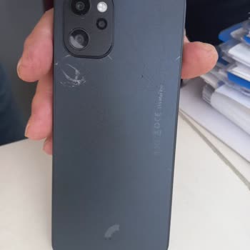 Reeder S19 Max Pro 256GB Akıllı Telefon Arka Kapak Çatlaması