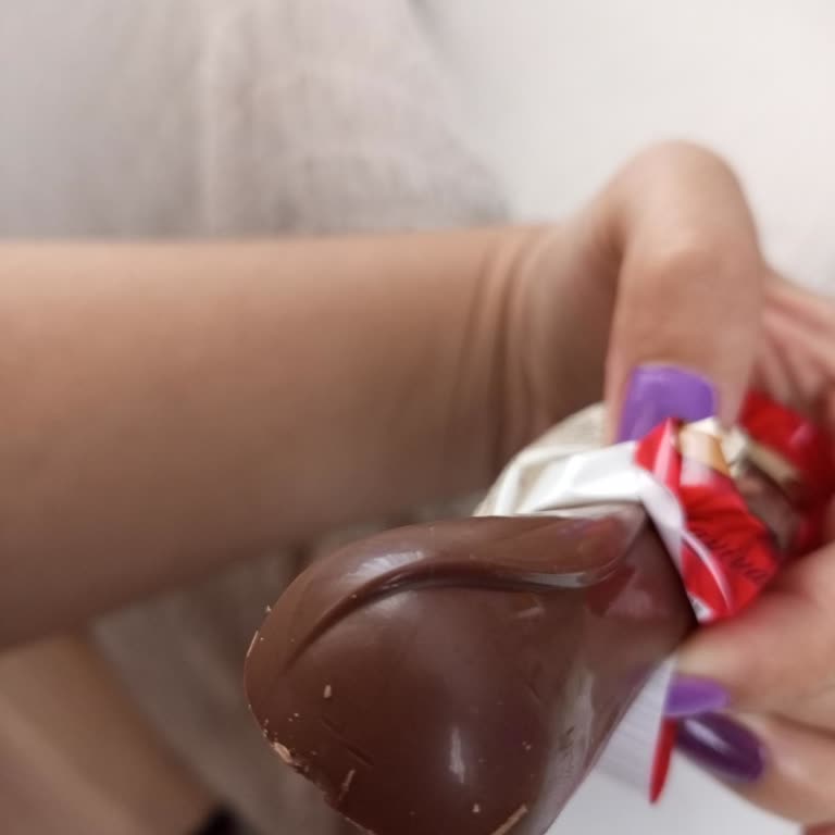 Ülker Laviva Çikolatadan Kıl Çıktı