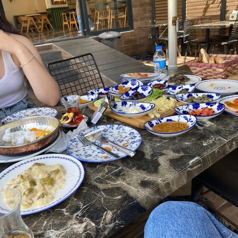 Levent Börekçilik Kahvaltı Servisi Ve İlgisizlik Hayal Kırıklığı Yarattı