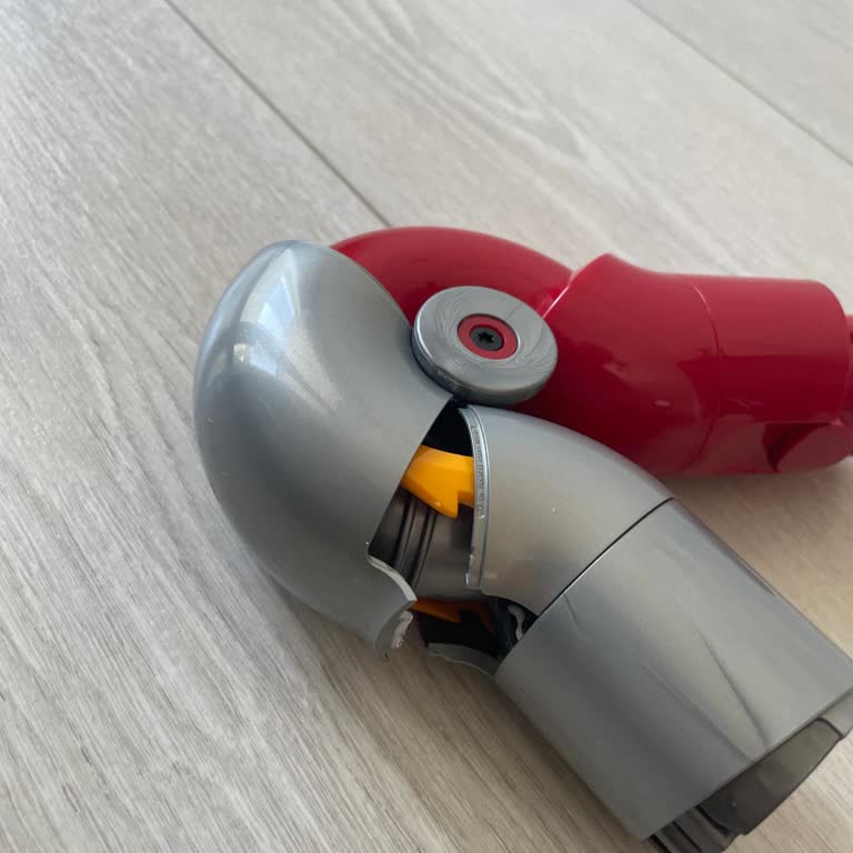 Dyson V12 Mobilya Altı Adaptörü Kırıldı
