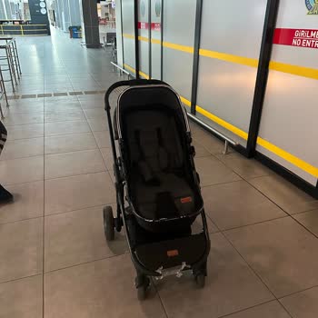 Ajet Bebek Arabam Ve Valizime Zarar Verdi