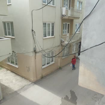 Türk Telekom Sokak Arasında Sarkan Kablolar