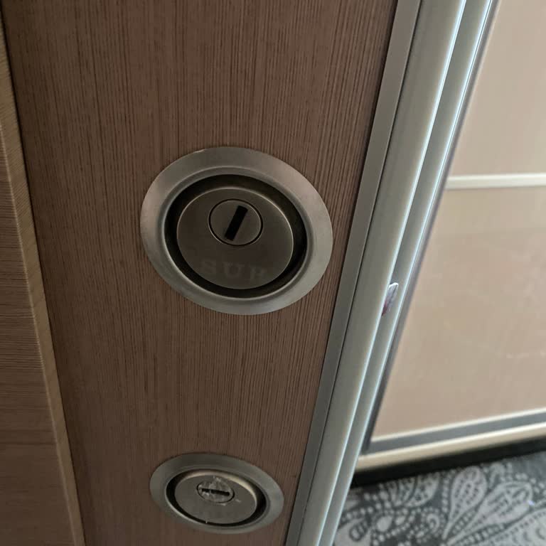 Sur Çelik Kapı Kapı Göbeği Sorunu Hakkında