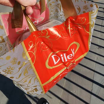 Dilek Pastanesi Esenyurt Kendini Bilmez Çalışan