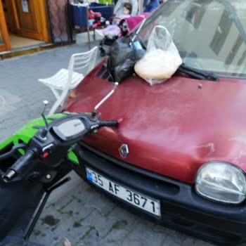 Park Halindeki Arabama Çarpan Martı Motor