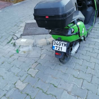 Park Halindeki Arabama Çarpan Martı Motor