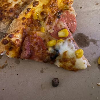 Domino's Pizza Zeytin Çekirdeği Çıktı