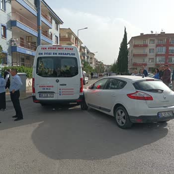Gimsa Servis Aracının Çarpması