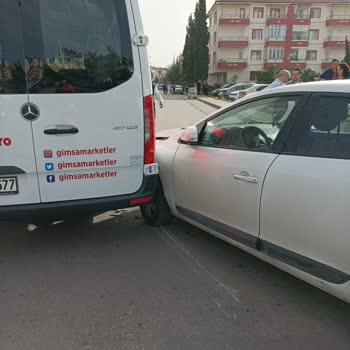 Gimsa Servis Aracının Çarpması