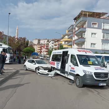 Gimsa Servis Aracının Çarpması