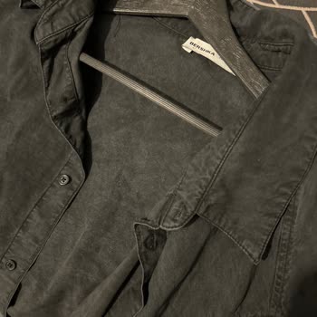 Bershka Bir Kez Giyilen Siyah Gömlek Rengi Bir Yıkamada Soldu