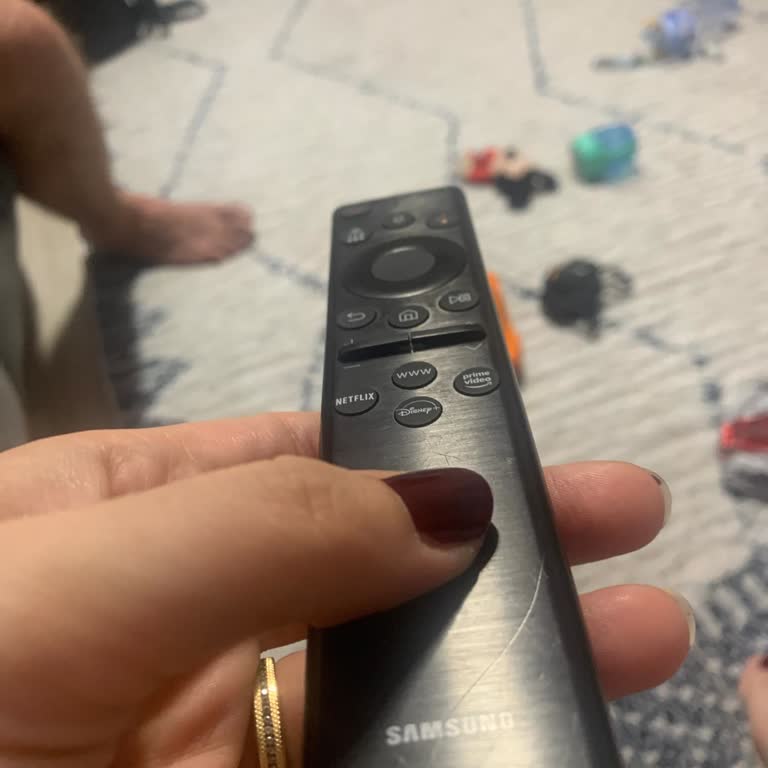 Samsung Televizyonun Şarjlı Kumandası