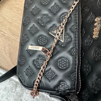 Guess Çanta Metal Kısımların Paslanması