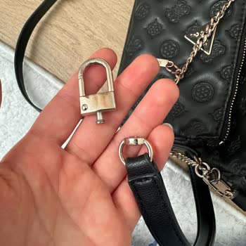 Guess Çanta Metal Kısımların Paslanması