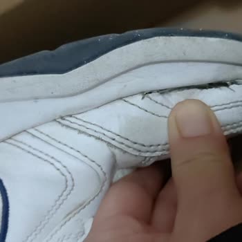 FLO 5 Ayda Kağıt Gibi Yırtılan Nike Ayakkabı