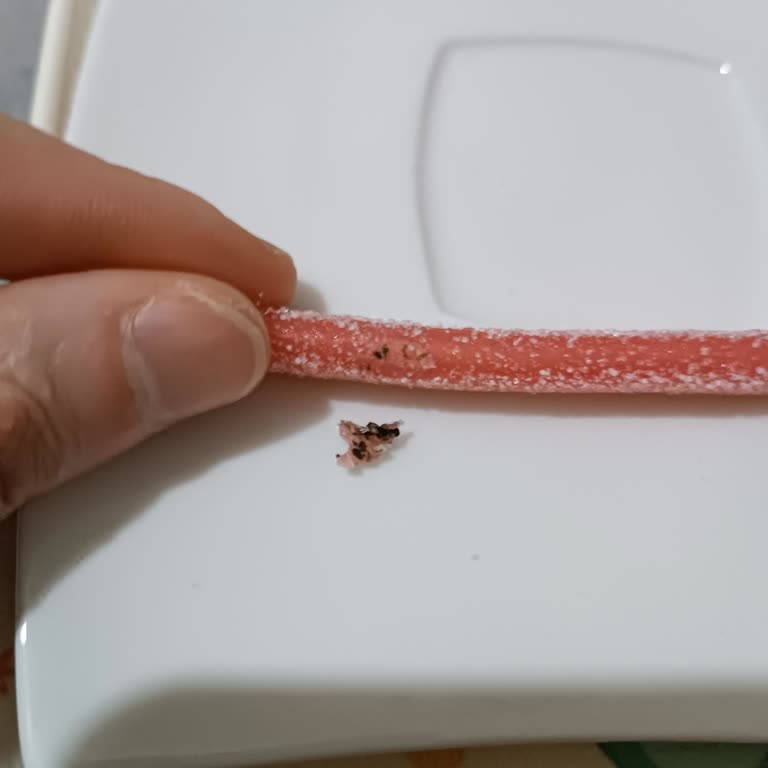 Bebeto Wacky Sticks Çilek Vanilya Siyah Bir Şey Çıktı