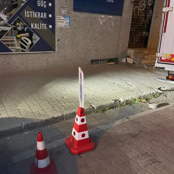İBB - İstanbul Büyükşehir Belediyesi Kamusal Alanı İşgal Etmek Ve Duba Koyarak Suç İşlemek