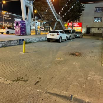 İBB - İstanbul Büyükşehir Belediyesi Kamusal Alanı İşgal Etmek Ve Duba Koyarak Suç İşlemek