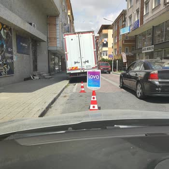 İBB - İstanbul Büyükşehir Belediyesi Kamusal Alanı İşgal Etmek Ve Duba Koyarak Suç İşlemek
