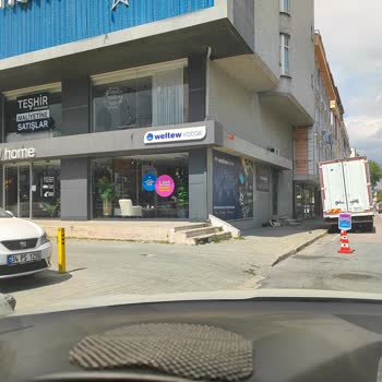 Avcılar Belediyesi Kamusal Alanı İşgal Etmek, Park Alanlarını Keyfi Dubalarla Kapatmak.