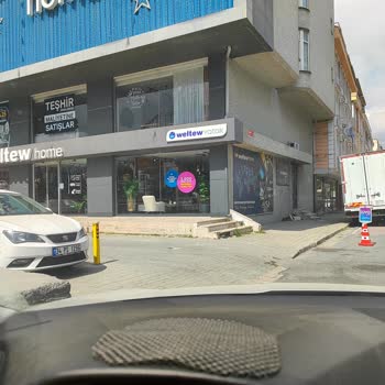 Avcılar Belediyesi Kamusal Alanı İşgal Etmek, Park Alanlarını Keyfi Dubalarla Kapatmak.