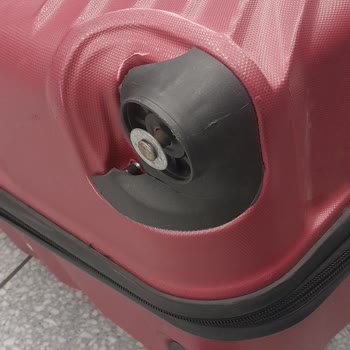 AJet (Anadolu Jet) Seyahat Sonrası Kırık Bavul Hayal Kırıklığı