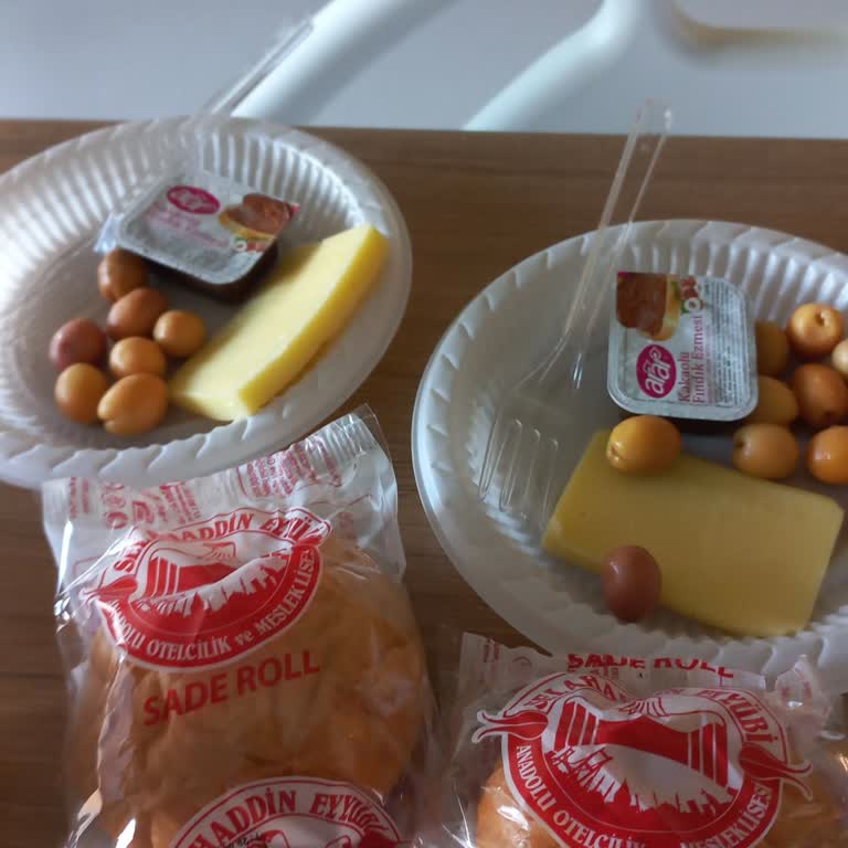 Kartal Dr. Lütfi Kırdar Şehir Hastanesi Soğuk Yemekler Ve İlgisiz Hizmet