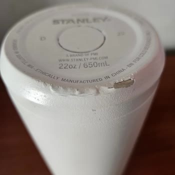 Stanley Termos Boya Atması Yaptı