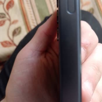 Samsung A25 5g Batarya Kısmında Hafif Şişlik