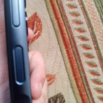 Samsung A25 5g Batarya Kısmında Hafif Şişlik