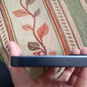 Samsung A25 5g Batarya Kısmında Hafif Şişlik