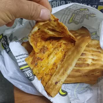 Sarıyer Börekçisi (Halkalı) Kır Pidesi Salçalı Ekmek Gibi Olmuş