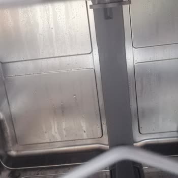 Bosch Seri 8 Yeni Açılmış Makinede Su Kalıntısı