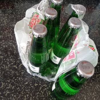 Beypazarı Maden Suyu Şişeleri Arasında Kırık Cam Parçaları