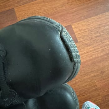 Skechers Ayakkabının İçinin Ve Üstünün Yırtılması
