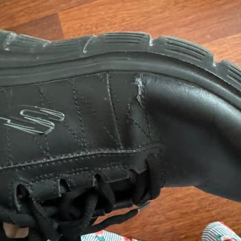 Skechers Ayakkabının İçinin Ve Üstünün Yırtılması