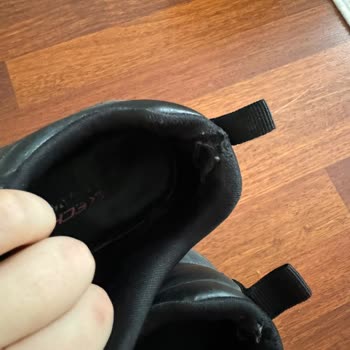 Skechers Ayakkabının İçinin Ve Üstünün Yırtılması