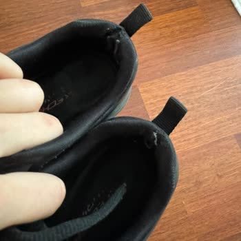 Skechers Ayakkabının İçinin Ve Üstünün Yırtılması