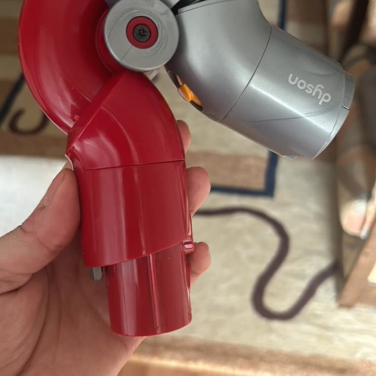 Yeni Alınan Dyson Mobilya Altı Aparatında Diş Atması Problemi