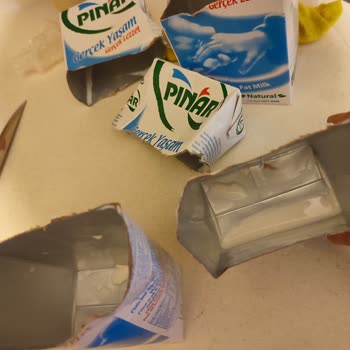 Pınar Süt Paketin İçinden Peynir Parçaları Çıktı.