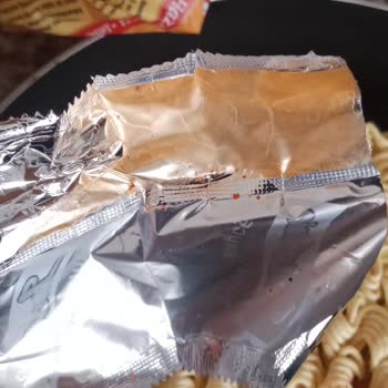 indomie Körili Noodle'da Köri Baharatı Yok!