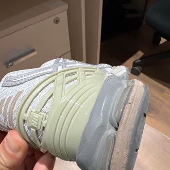 Sneaks Up ( New Balance ) Ayakkabı Yırtılması