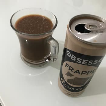 Obsesso Frappe Çikolata İçinden Beyaz Parçalar Çıktı.