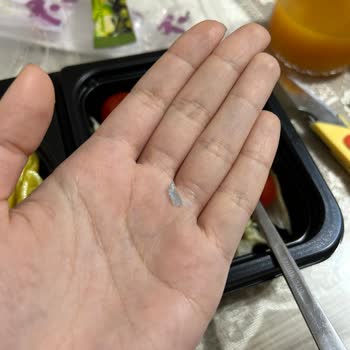 Tavuk Dünyası Salatamdan Cam Çıktı