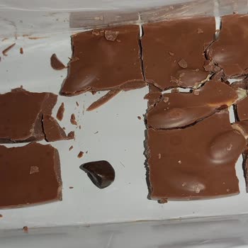 Milka Çikolata Dan Taş Çıktı