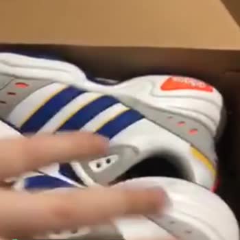 Adidas Spor Ayakkabı Vuruyor