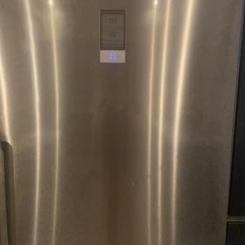 Siemens Ev Aletleri Buzdolabı Göçük Oluştu